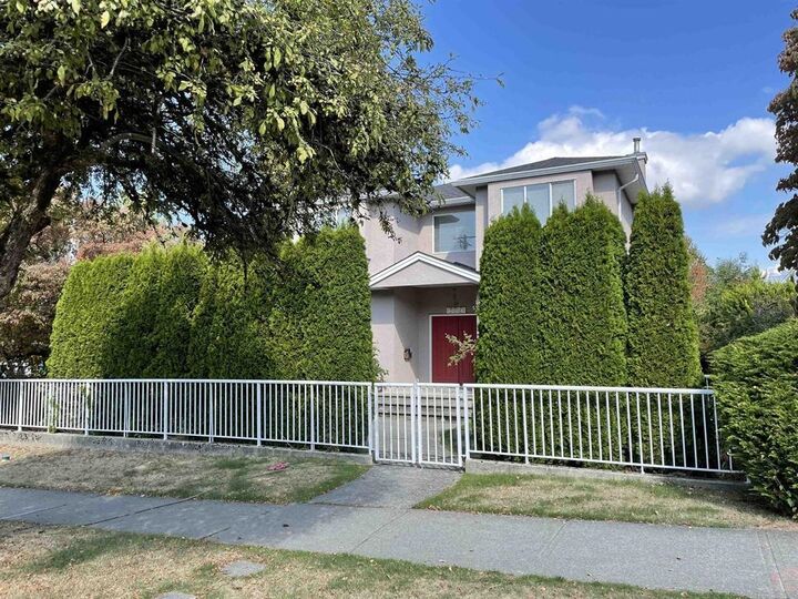 699 W 29th Avenue — photo 1