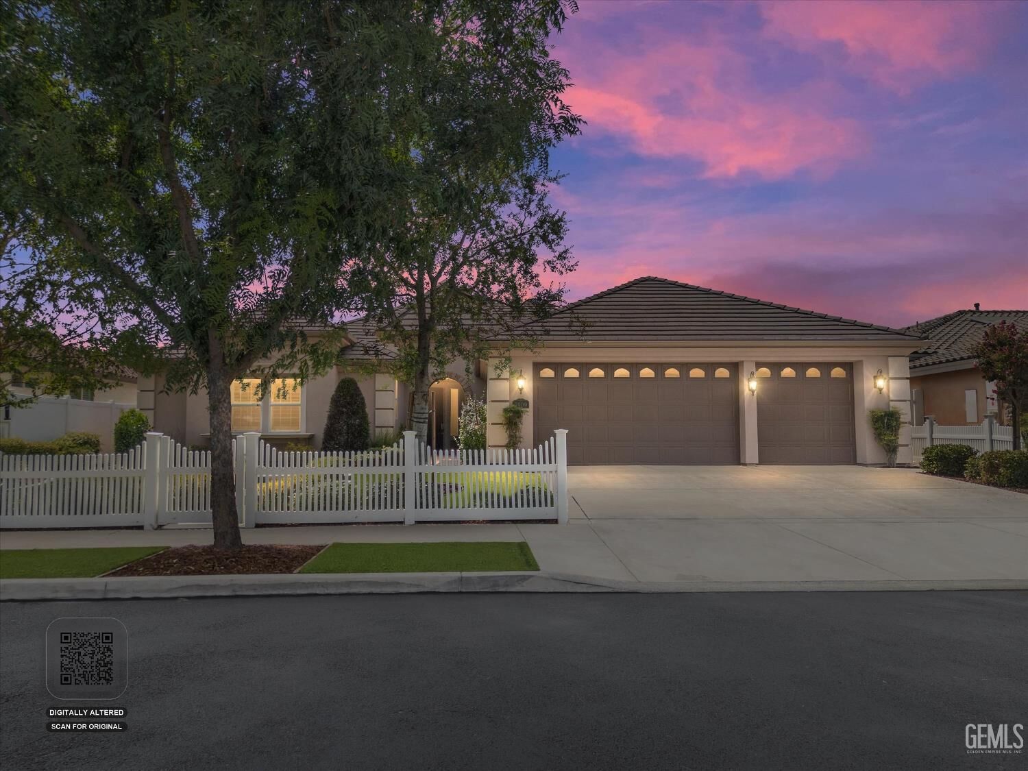 Property Photo:  2909 Mandalay Place  CA 93311 