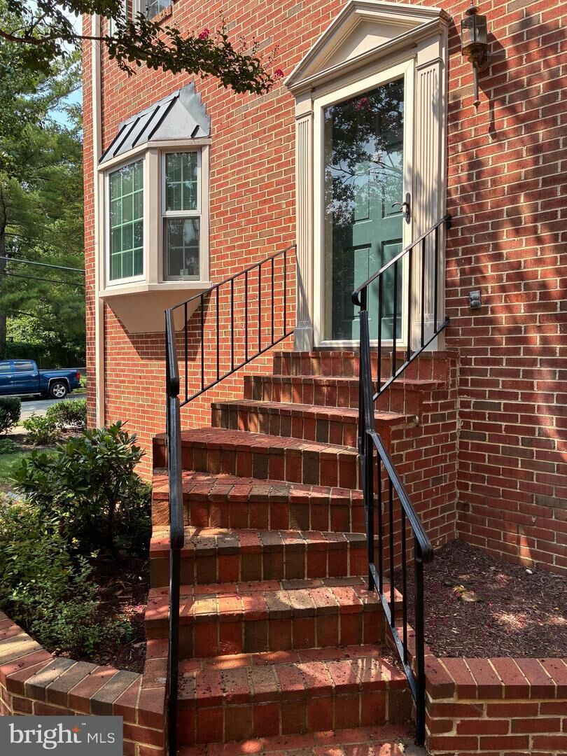 Property Photo:  2133 N Lincoln Street  VA 22207 