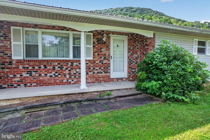 Property Photo: 189 S Pennsylvania Street WV 26753
