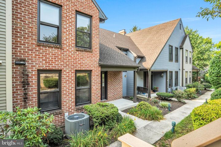 Property Photo: 1127 Wicklow Court PA 17036