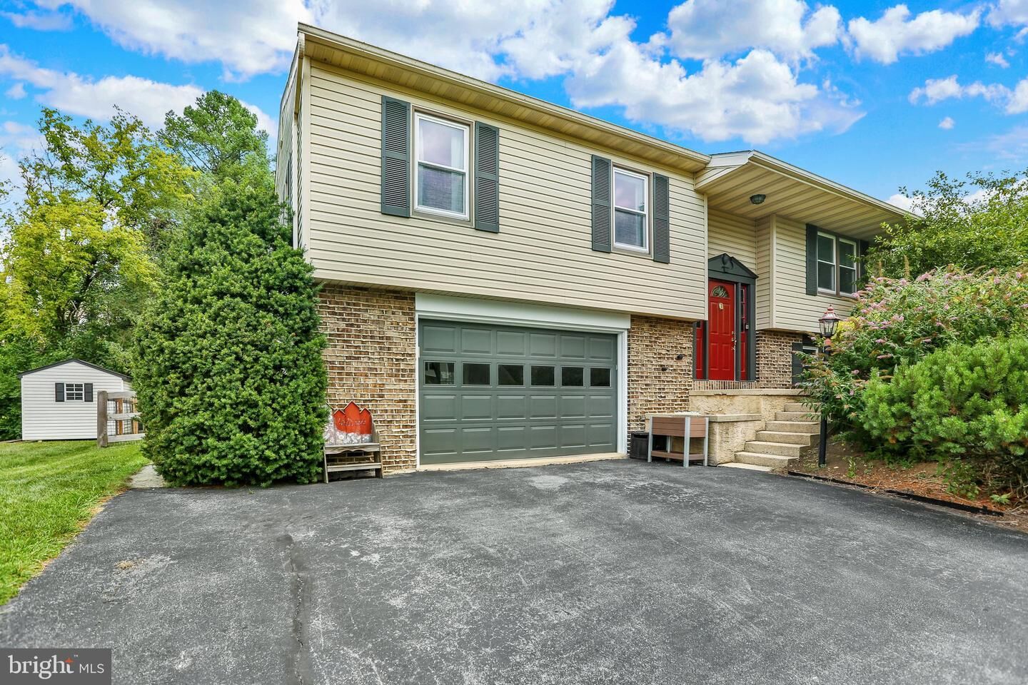 Property Photo:  809 Evergreen Drive  PA 19610 