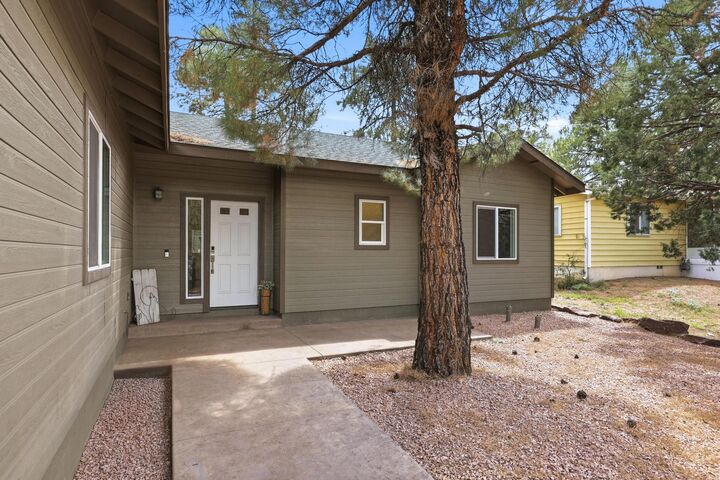Property Photo:  201 W Chateau Circle  AZ 85541 