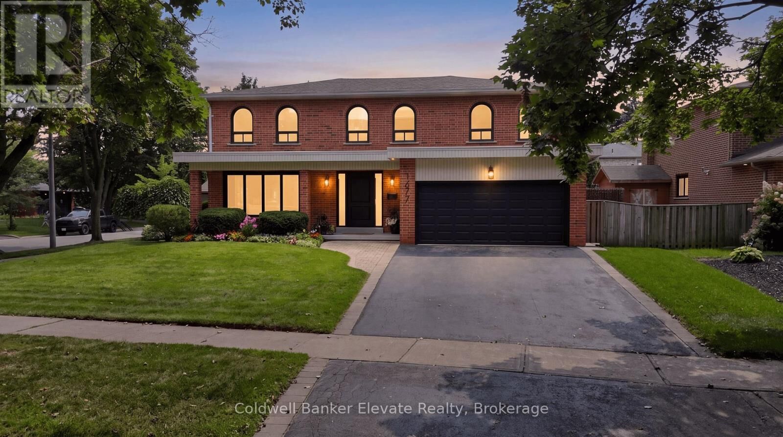 Property Photo: 1677 Sherwood Forrest Circle ON L5K 2G8