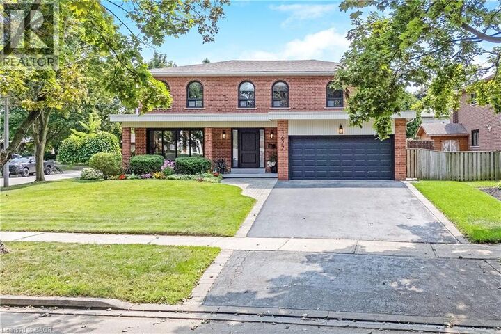 Property Photo: 1677 Sherwood Forrest Circle ON L5K 2G8