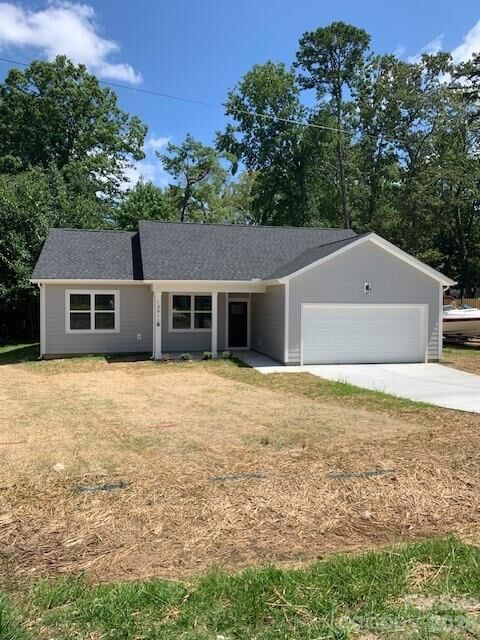 Property Photo: 13911 Stillwood Place NC 28105