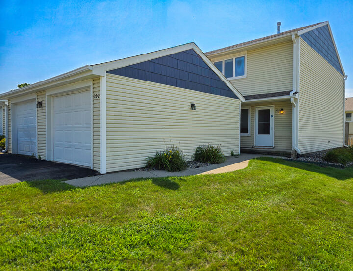 Property Photo: 202 Cooper Court IA 50014