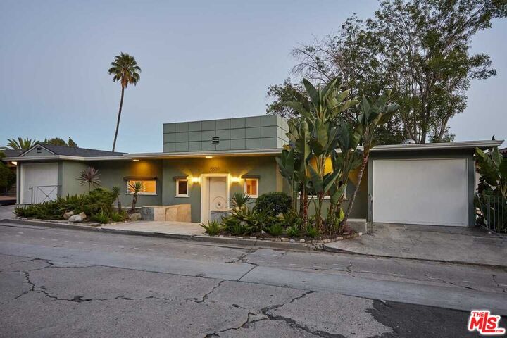 Property Photo:  6630 Whitley Ter  CA 90068 