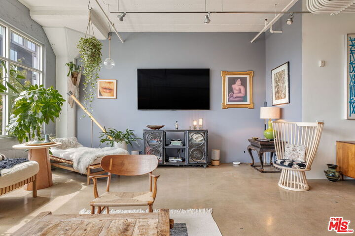 Property Photo:  530 Molino St, Unit 213  CA 90013 