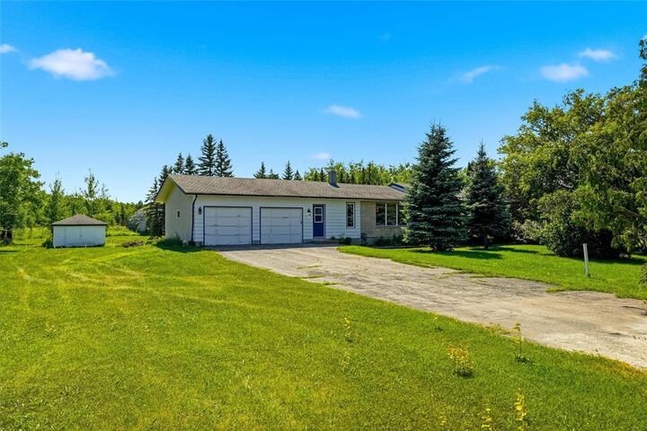 Property Photo:  16 Willow Drive South  MB R0E 0C0 
