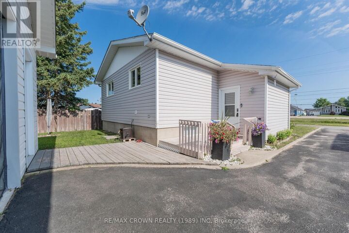 Property Photo:  19 Lemarier Street  ON P5N 2S7 