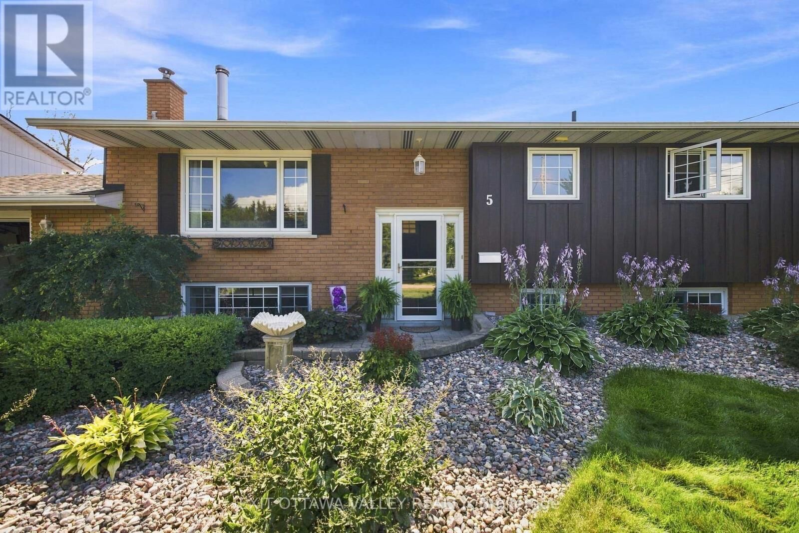 Property Photo: 5 Valley Street ON K8A 8R3