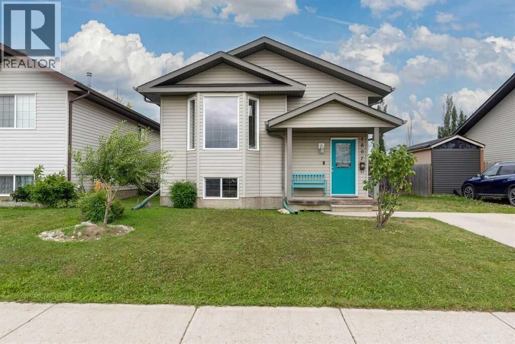 Property Photo: 1807 49 Avenue SK S9V 0Z3