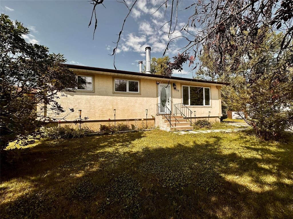 Property Photo:  159 Trager Drive  MB R9A 1K2 