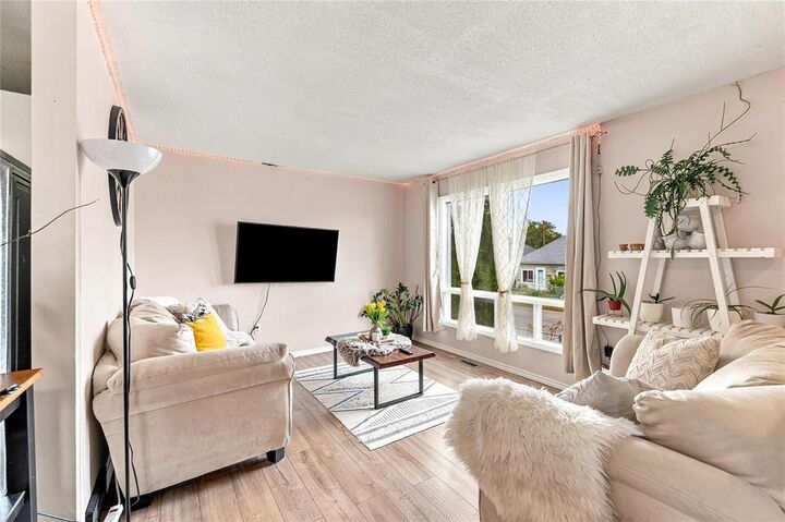 Property Photo: 1816 Ross Avenue MB R2R 0E3