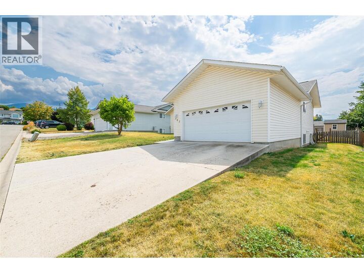 Property Photo: 307 Dugan Street BC V0B 1G3