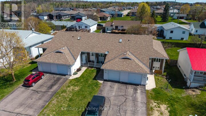 Property Photo: 439 Mayhew Street ON K7V 4L4