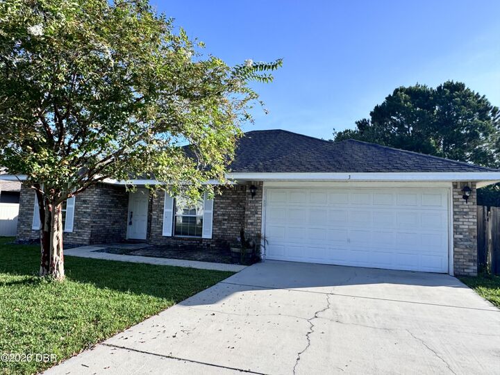 Property Photo:  3 Biddle Place  FL 32137 