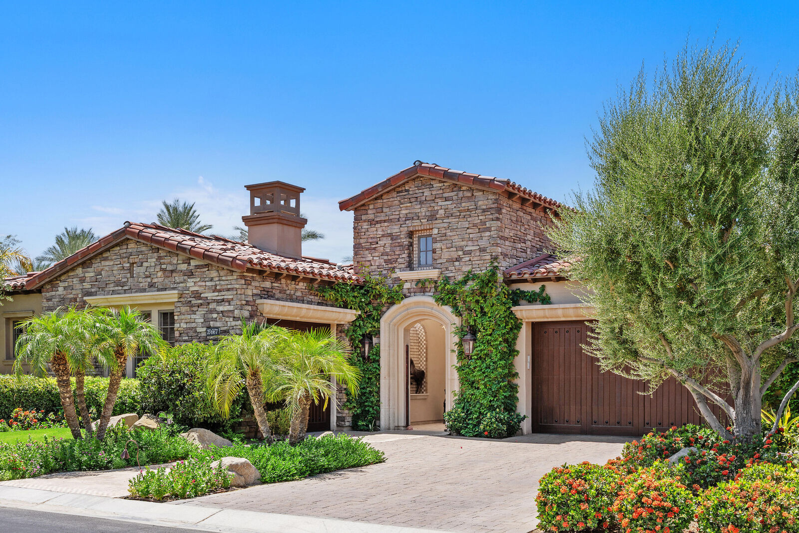 Property Photo:  75667 Via Cortona  CA 92210 