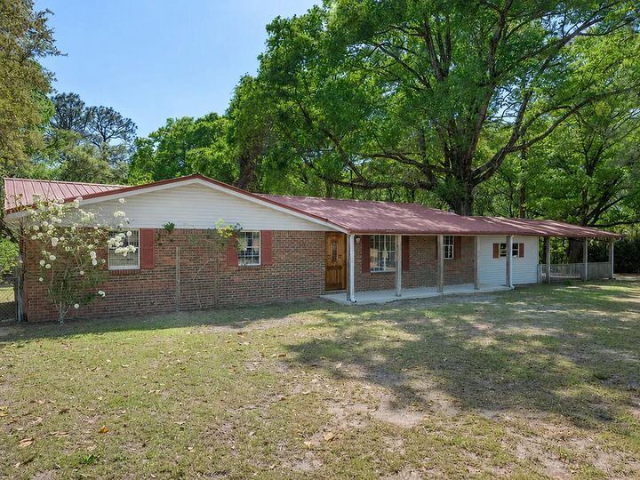 Property Photo: 5630 Buck Ward Road FL 32531
