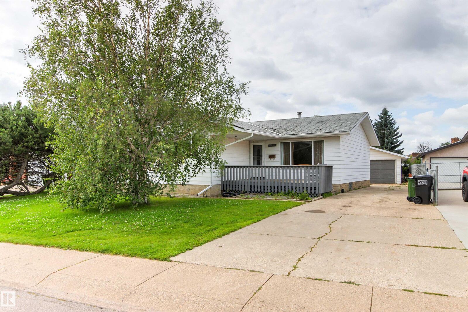 Property Photo:  1984 68 Street NW  AB T6K 2J4 