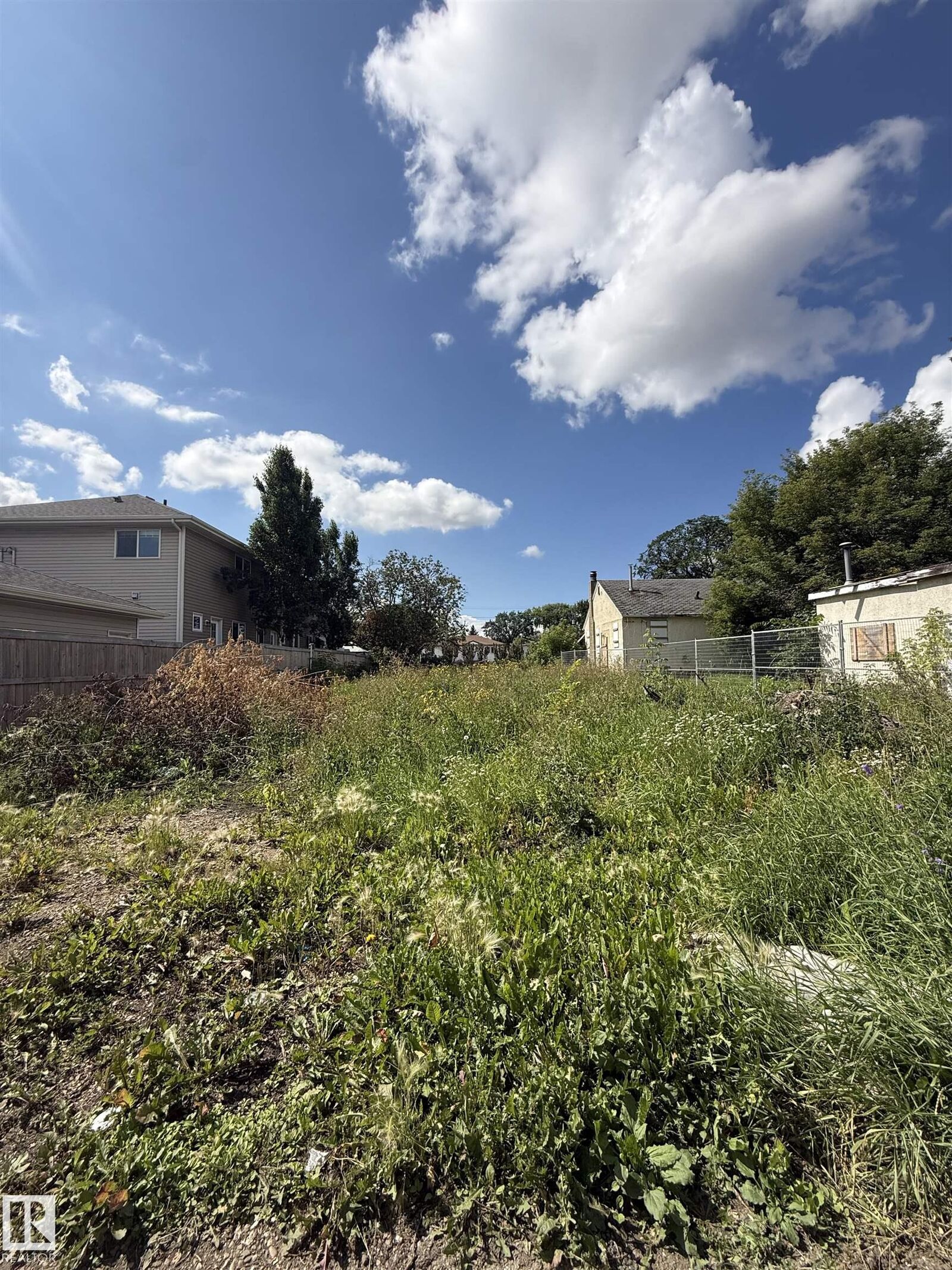 Property Photo:  12207 127 Street NW  AB T5L 0Z7 