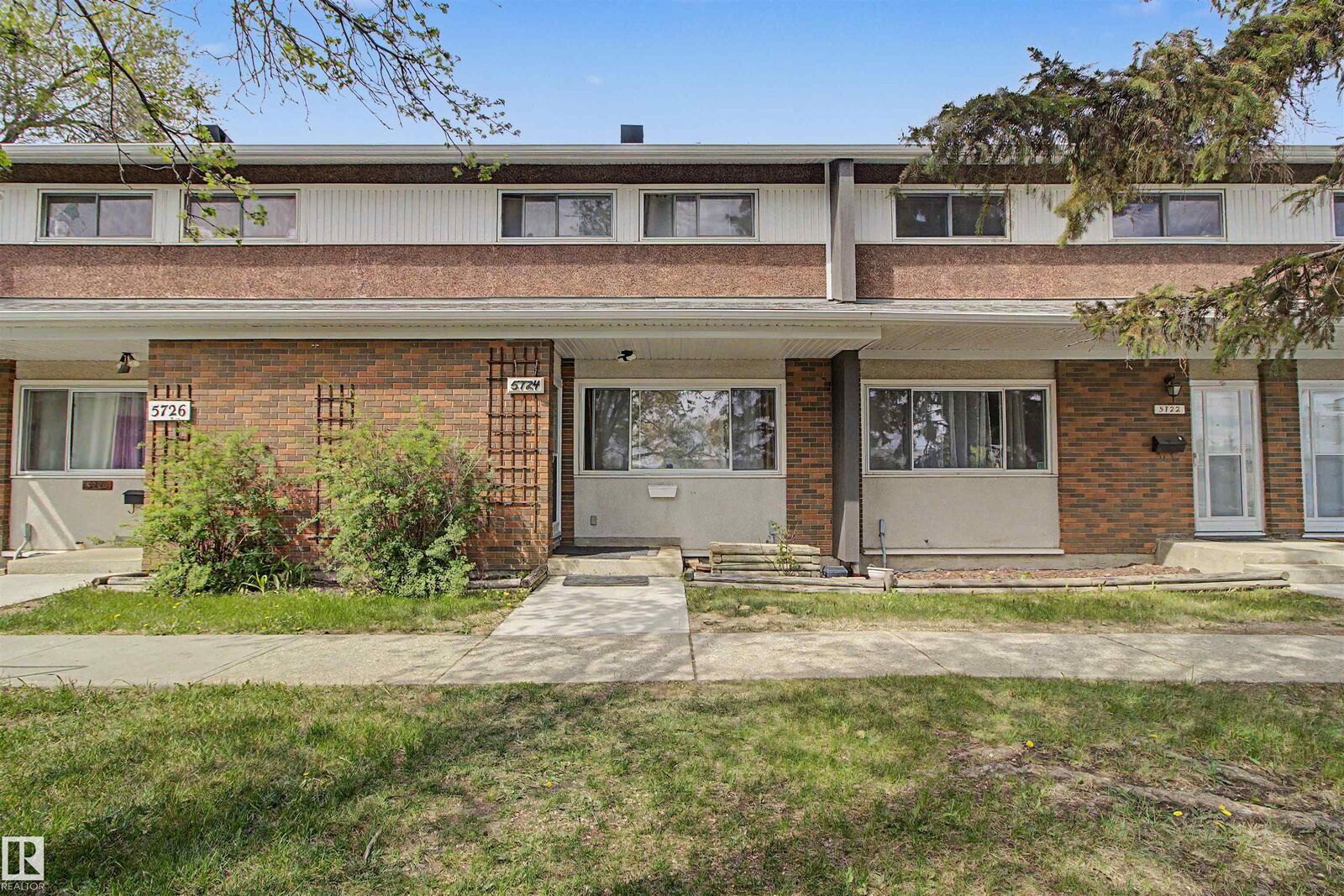 Property Photo: 5724 143 Avenue NW AB T5A 1K1