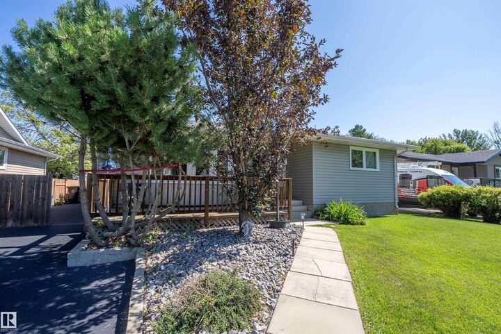 Property Photo:  5507 51 Street  AB T9E 5N5 
