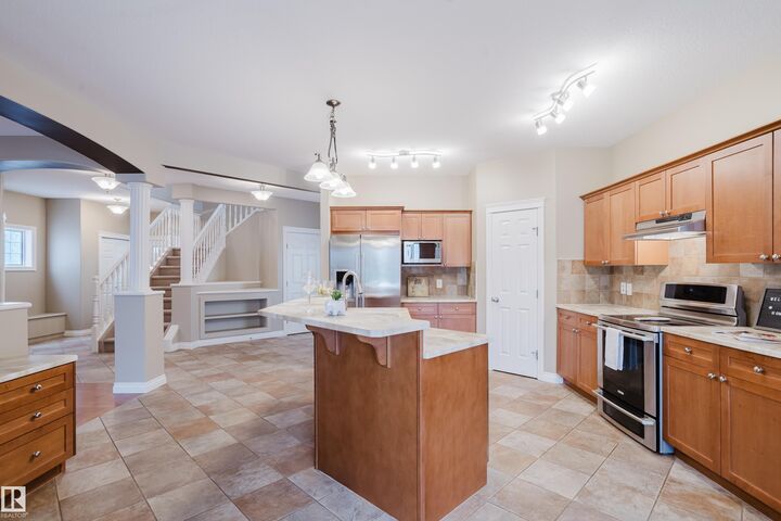 Property Photo:  652 Crimson Drive  AB T8H 0B1 