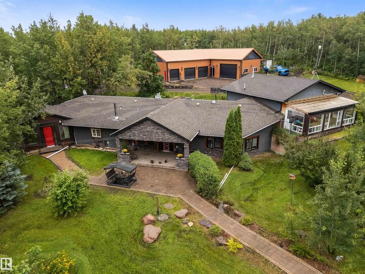 Property Photo: 50449 Rge Rd 233 190 AB T4X 0L4