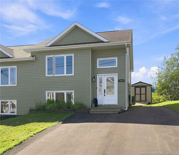 929 Bernard Street — photo 1