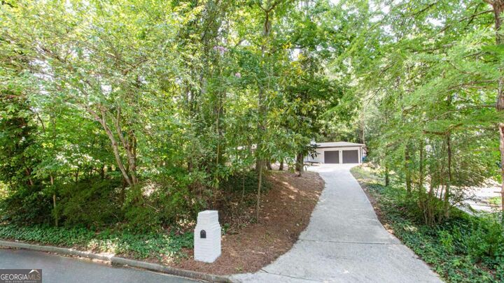 Property Photo:  1460 Loch Lomond Trail SW  GA 30331 