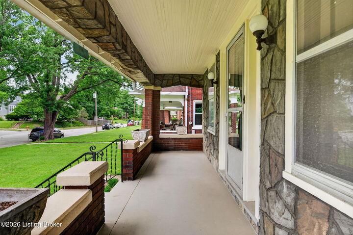 Property Photo: 1844 Roanoke Ave KY 40205