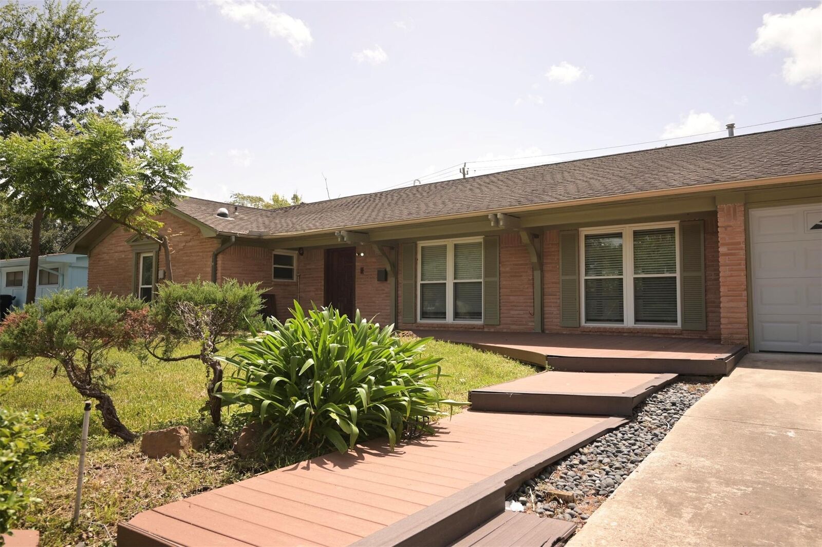 Property Photo:  9810 Cliffwood Drive  TX 77096 