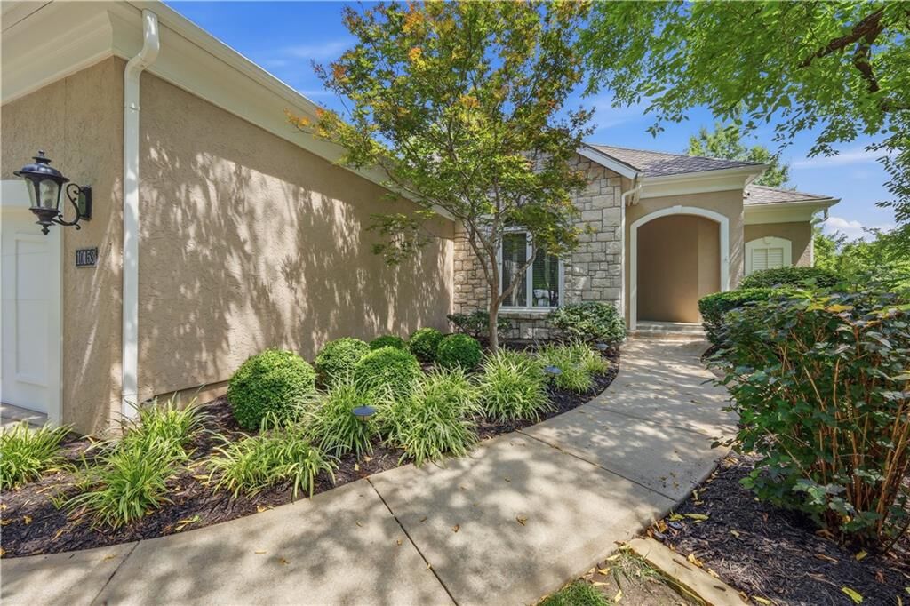 Property Photo: 10153 S Shadow Circle KS 66061