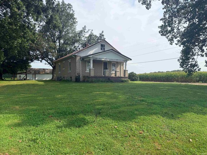 Property Photo:  2042 N County Road 200 W  IN 47635 
