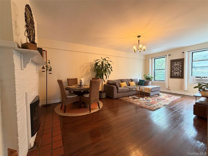 Property Photo:  531 Lincoln Avenue E 5L  NY 10552 