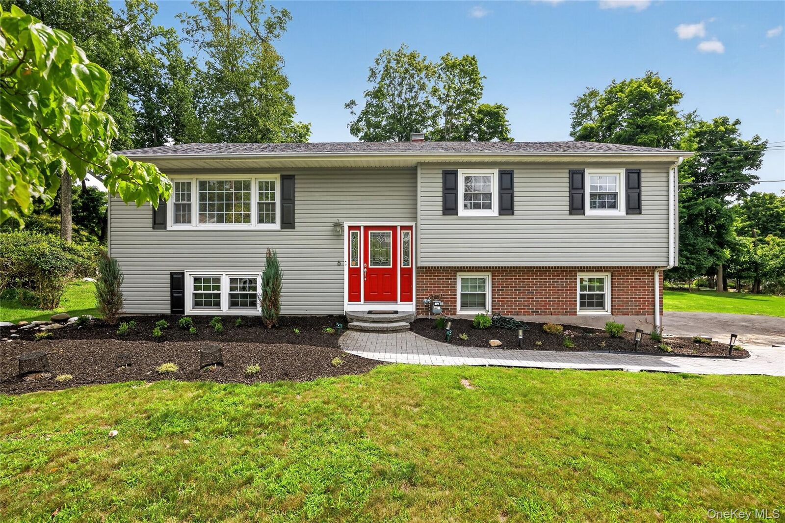 Property Photo:  6 Linda Lane  NY 10965 