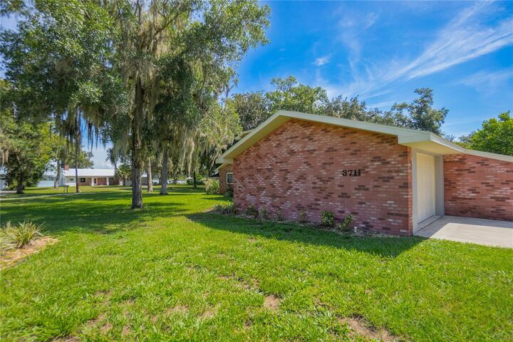 Property Photo: 3711 E Turquoise Drive FL 34442