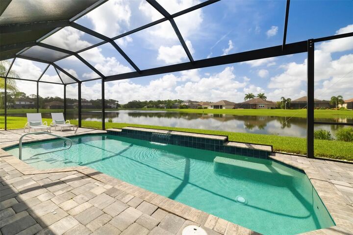 Property Photo: 332 Chantilly Trail FL 34212