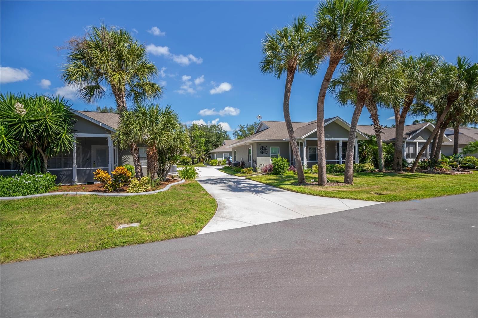 Property Photo:  1253 Red Oak Lane  FL 33948 