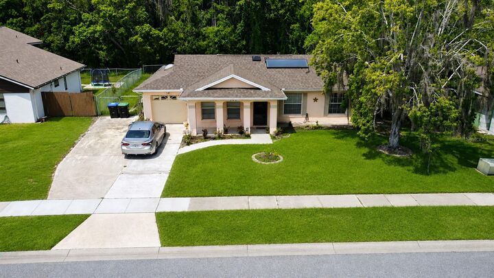 Property Photo:  707 Iowa Woods Circle E  FL 32824 