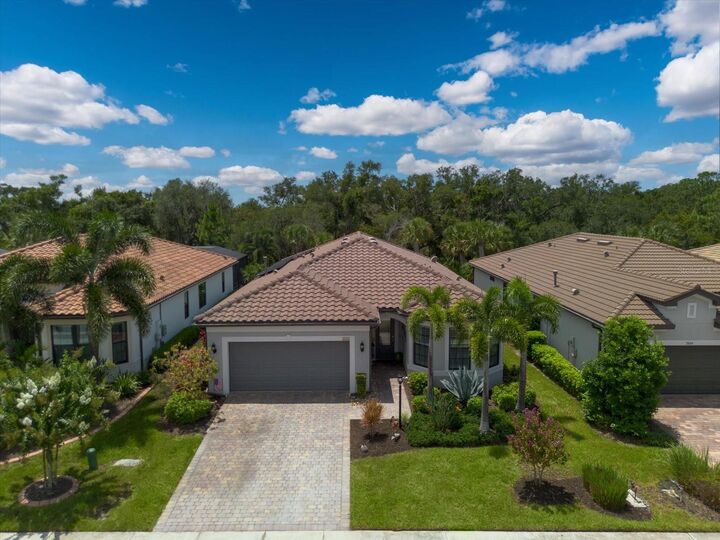 Property Photo: 7608 Viola Loop FL 34202
