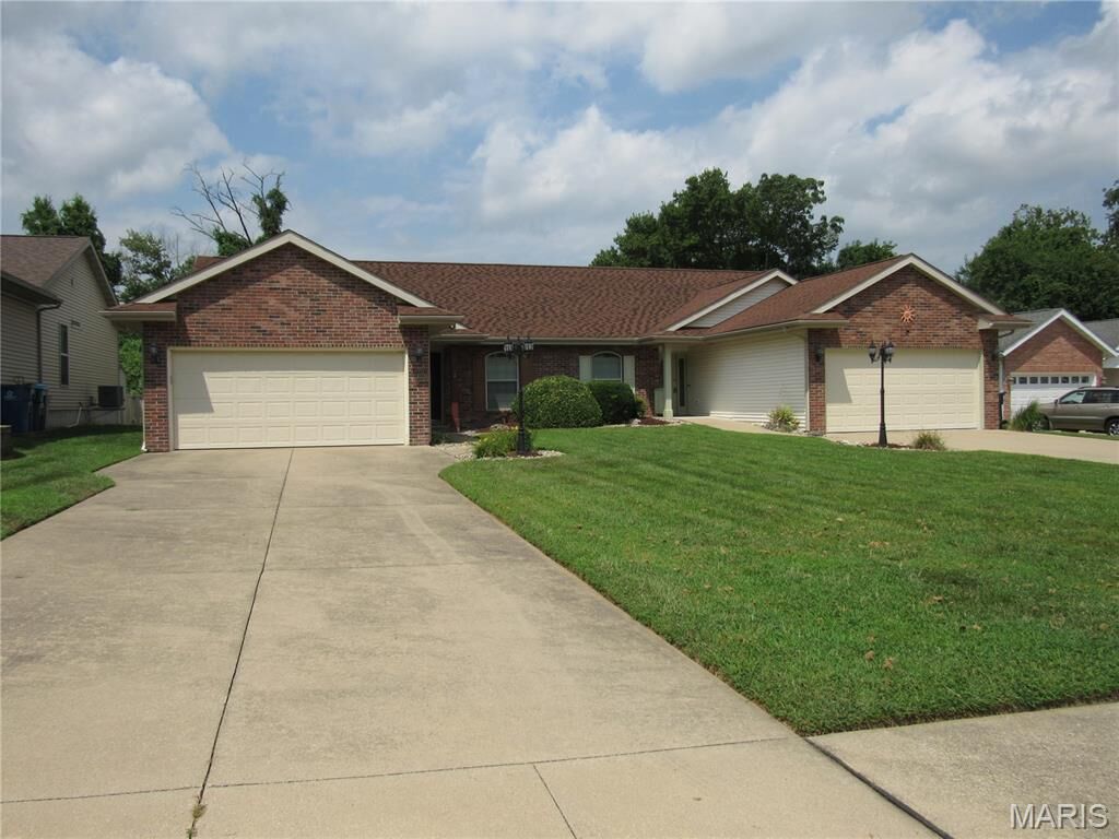 Property Photo:  3208 Leverett Court  IL 62002 