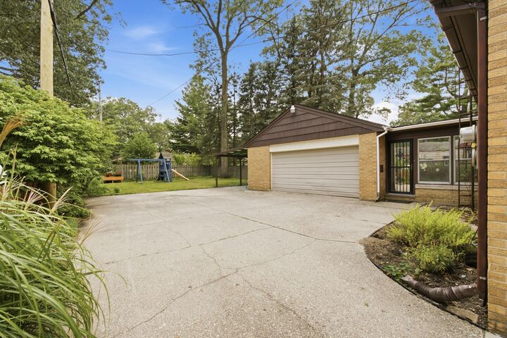 Property Photo: 1631 Glen Avenue MI 49441