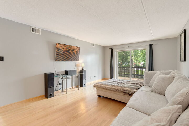 Property Photo: 512 Redondo Drive 110 IL 60516