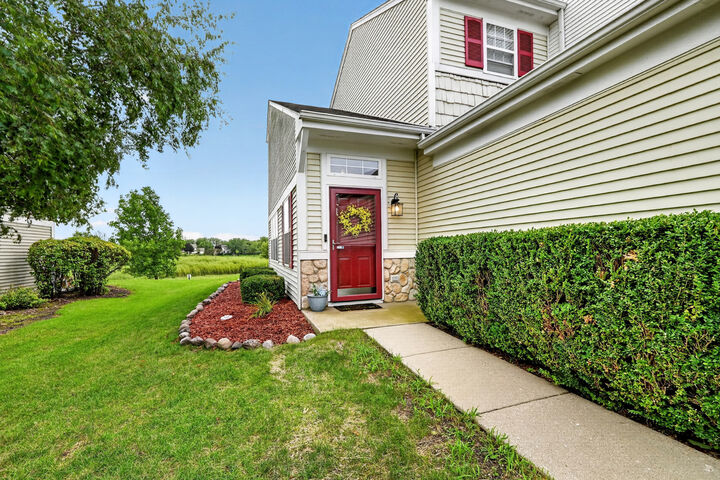 Property Photo: 534 Pinebrook Drive IL 60490