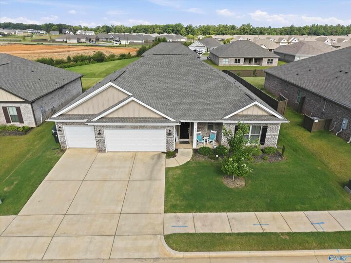 Property Photo:  225 Hannaway Circle  AL 35757 