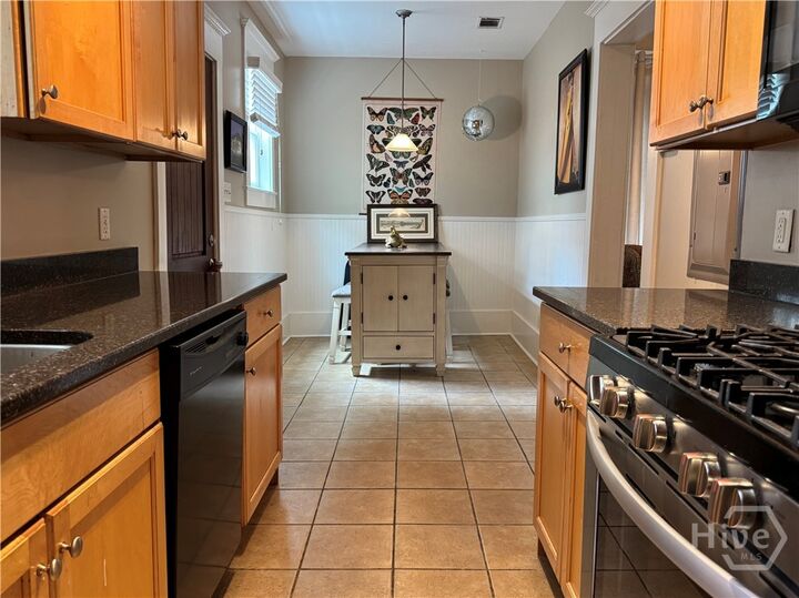 Property Photo: 315 E 38th Street 2 A GA 31401