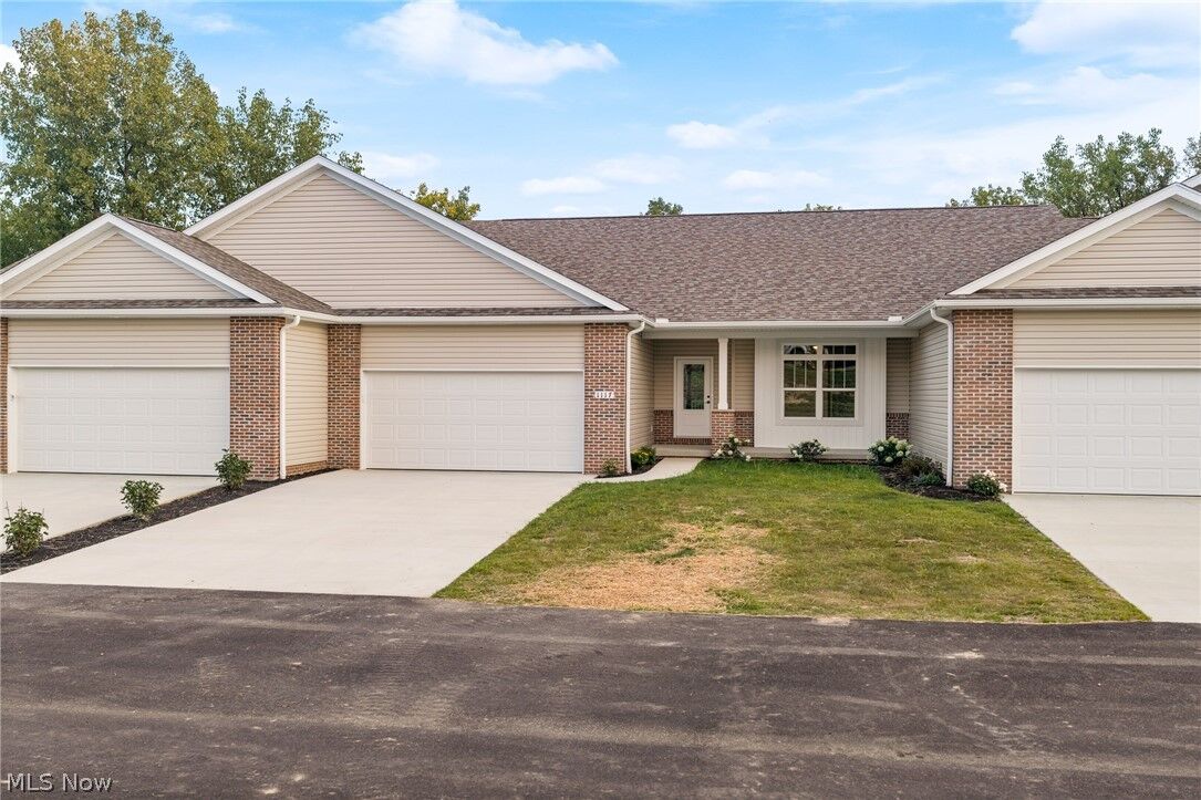 Property Photo: 1117 Queen Anne Drive NW OH 44647